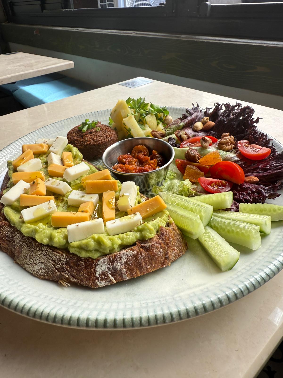 VEGAN EKMEK ÜSTÜ